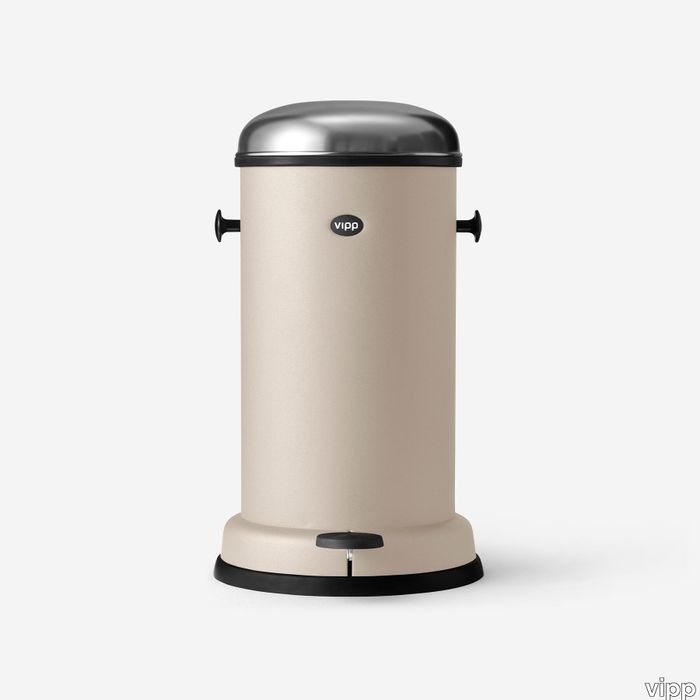 vipp-15-pedal-bin-beige-01-shadow_0.jpg