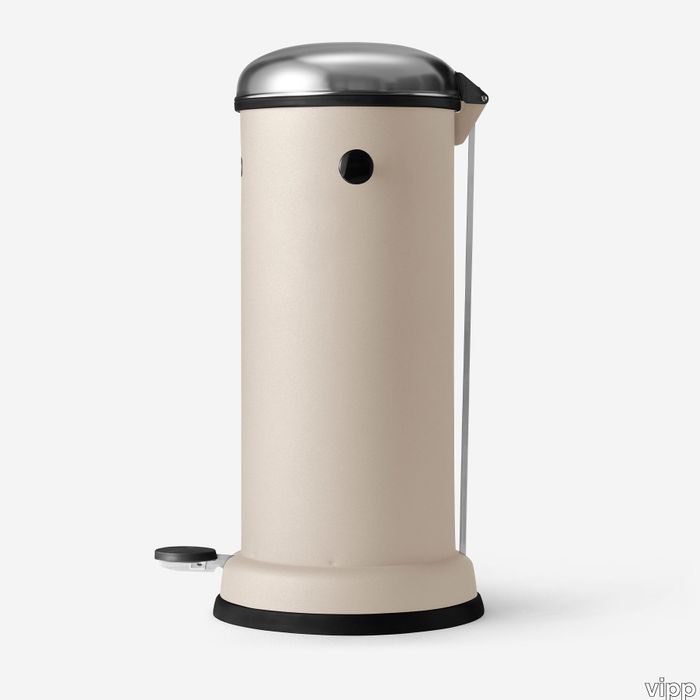 vipp-16-pedal-bin-beige-02-rgb.jpg