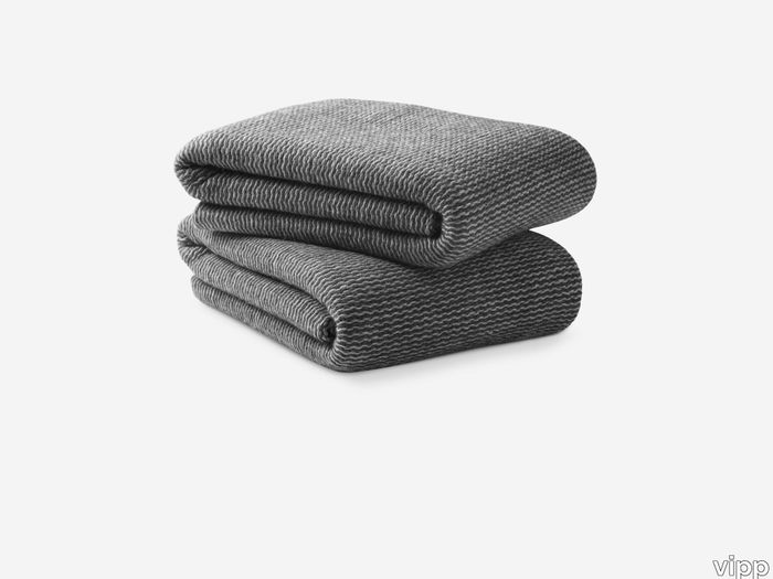 vipp-112-wool-blanket-darkgrey-02-low.jpg