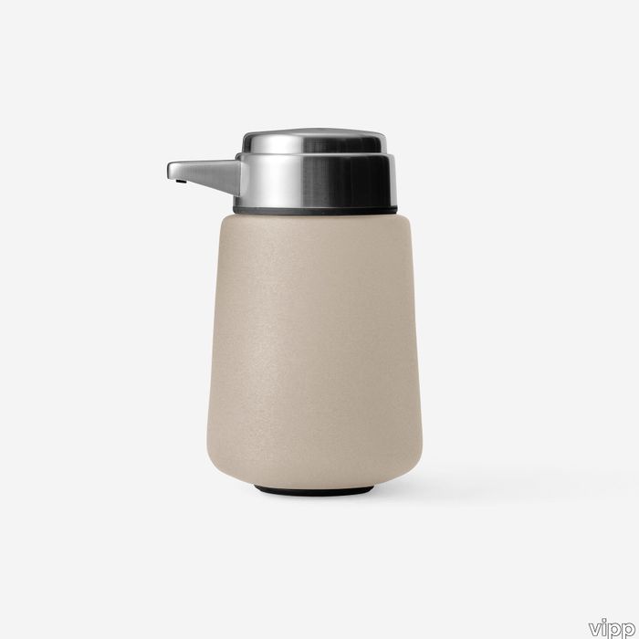 vipp-9-soap-dispenser-beige-02-rgb_5.jpg