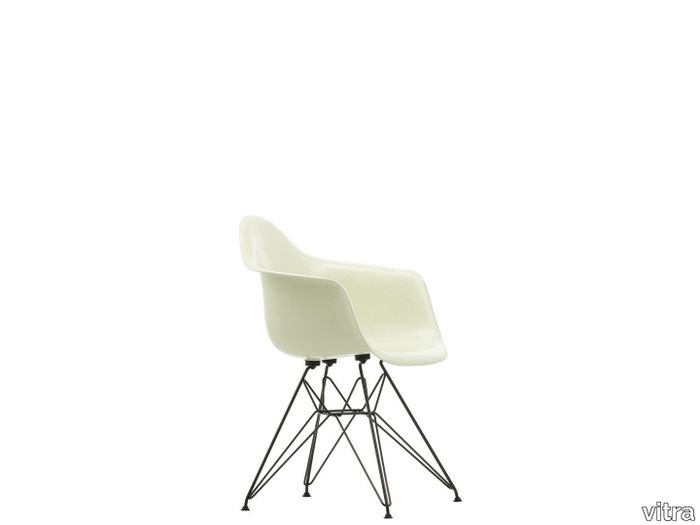 Eames Fiberglass Armchair DAR