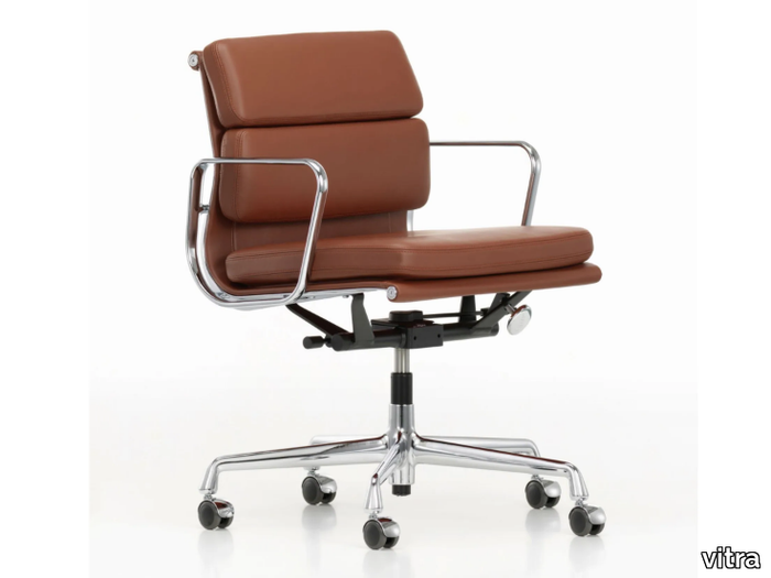 SOFT PAD CHAIR EA 217 - Swivel leather office chair with armrests with 5-Spoke base _ Vitra