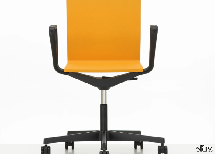 04-Office-chair-with-armrests-Vitra-323871-relc3780cb2.jpg