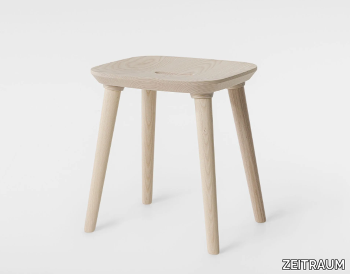 VNA STOOL - Low solid wood stool _ ZEITRAUM