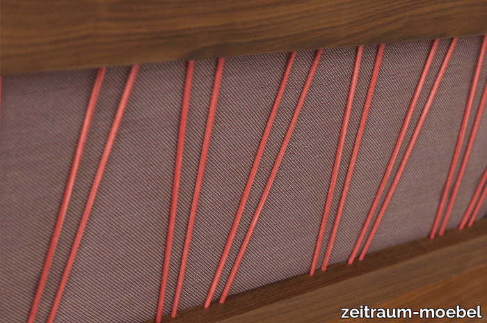 zeitraummoebel-bettmitpolsterkissen-mellow-massivholz-15-920x610.png