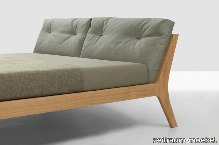 zeitraummoebel-bettmitpolsterkissen-mellow-massivholz-10-920x610.png