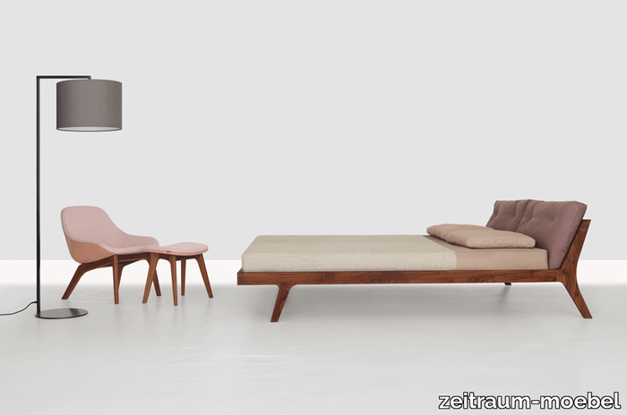 zeitraummoebel-bettmitpolsterkissen-mellow-massivholz-13-920x610.png