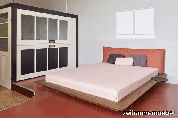 zeitraummoebel-bettmitpolsterkissen-yoma-massivholz-04-610x405.png