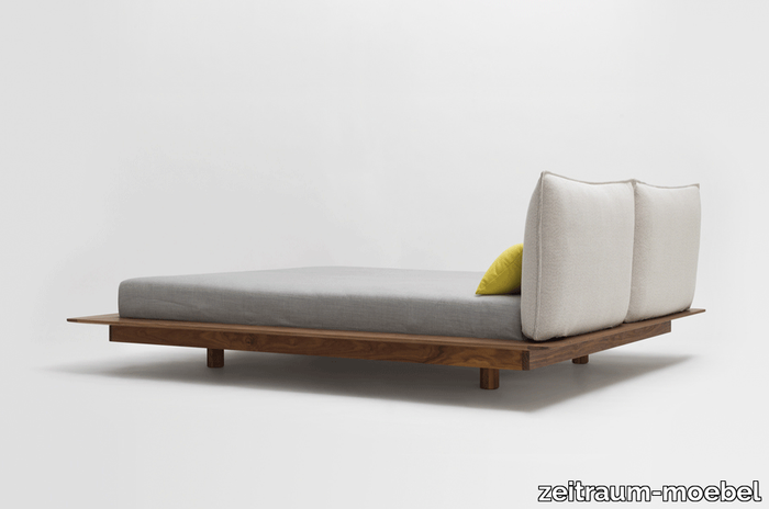 zeitraummoebel-bettmitpolsterkissen-yoma-massivholz-06-920x610.png