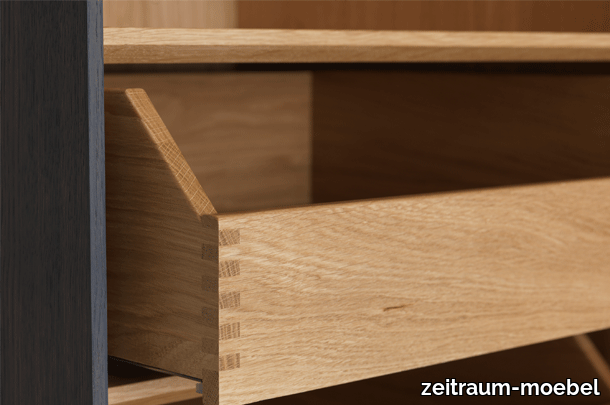 zeitraummoebel-schrank-kintall-massivholz-03-610x405.png