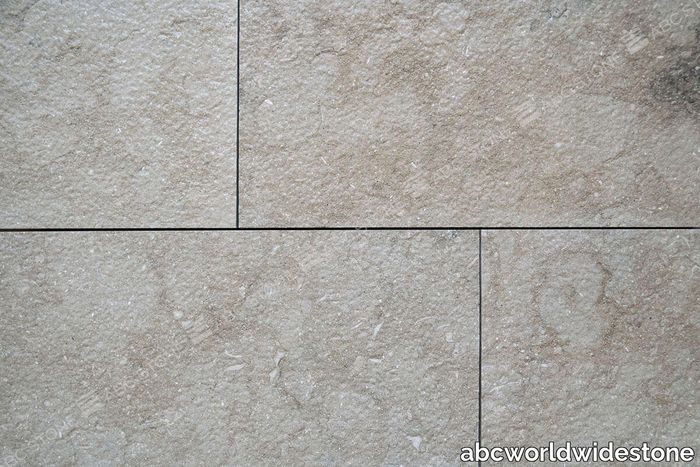 Grigio-Olivo-Rock-Finish-Wet-1.jpg