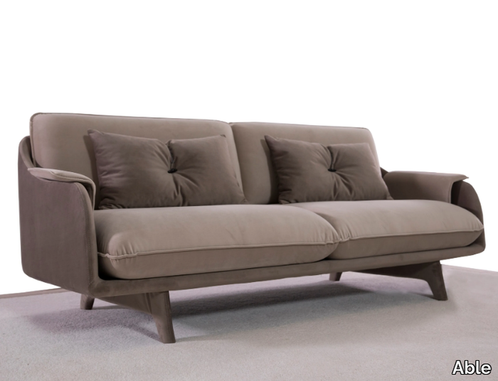 EVELYNN-VIP-Saloti-578265-rel502f52da.jpg