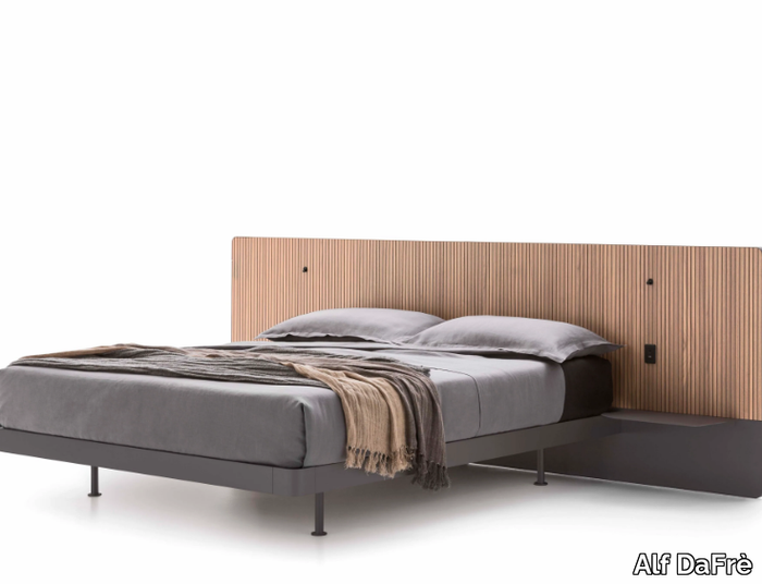 RIGHETTO - Wooden double bed with integrated nightstands _ Alf DaFrè