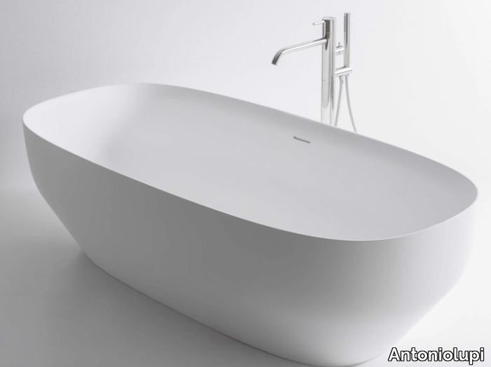 AGO - Freestanding oval Ceramilux® bathtub _ Antoniolupi