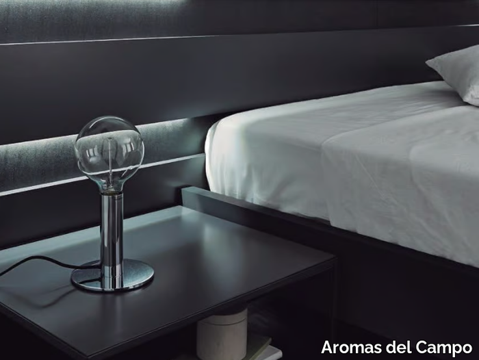 LESS - Metal bedside lamp with fixed arm _ Aromas del Campo