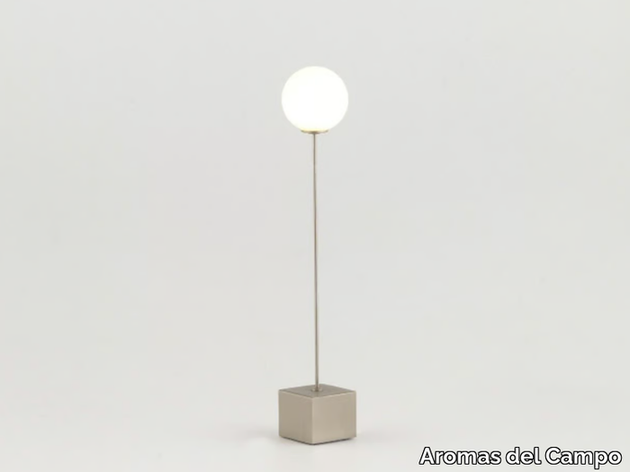 POST - Metal table lamp with fixed arm _ Aromas del Campo