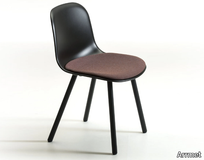 MÁNI PLASTIC 4WL - Polypropylene chair with integrated cushion _ Arrmet