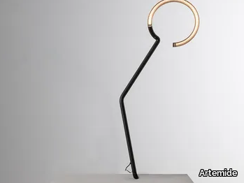 VINE LIGHT - Metal table lamp _ Artemide