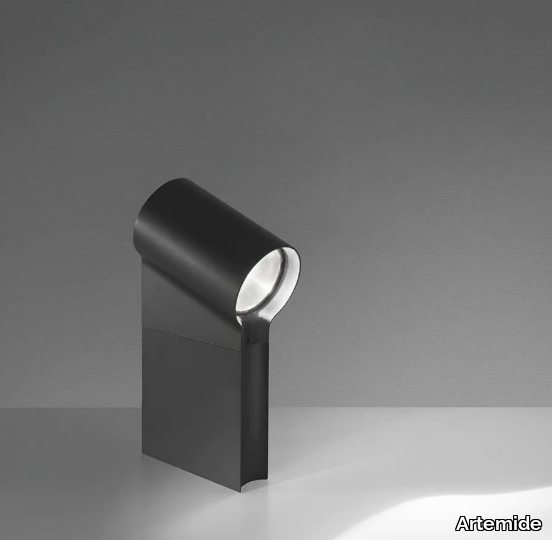 OBLIQUE-Bollard-light-Artemide-249134-relf9eb1017.jpg