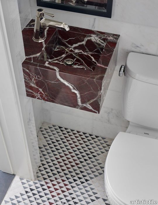 Triangolo_Breccia_Vino_Bathroom_Credit_Jennifer_Weisberg_Photo_Nathatn_Schroder.jpg