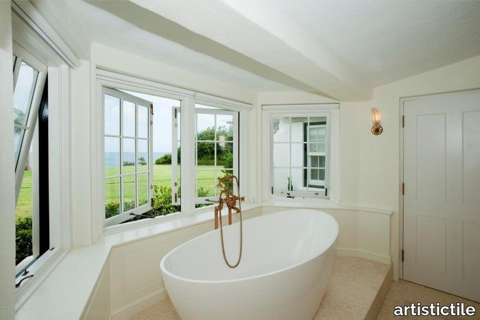 i_Bianco_Onyx_Crema_Luna_Broken_Joint_Mosaic_Jazz_Glass_Miles_Modular_Peggy_Pale_Green_Bathroom_Bermuda_4.jpg