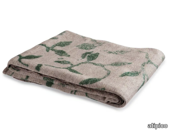 PHOTO - Wool blanket with floral pattern _ atipico