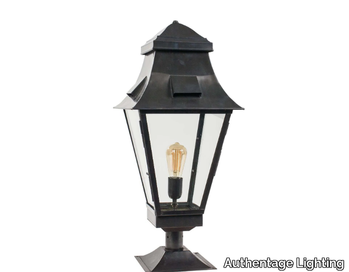 GRACIEUZE ON FOOT SMALL / NORMAL - Brass bollard light _ Authentage Lighting