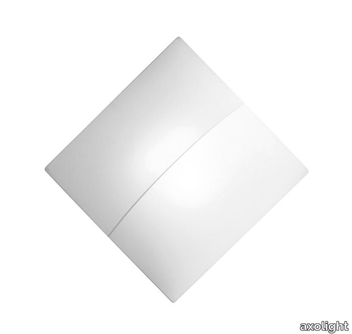Axolight_NELLY-STRAIGHT_wall_140_white_CROPPED-1.jpg