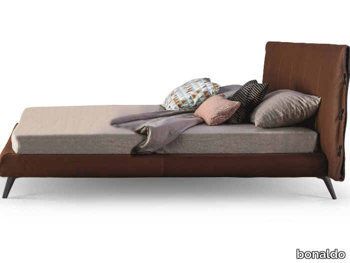 CUFF-Double-bed-Bonaldo-189112-rel4b01579e.jpg