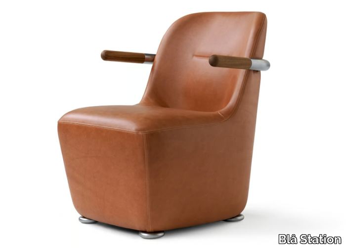 JACKSON - Leather easy chair with armrests _ Blå Station