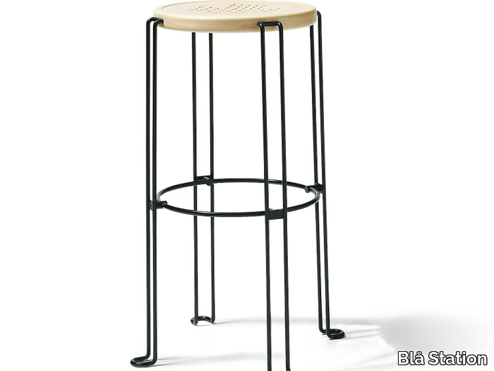 B2 - Stackable stool _ Blå Station