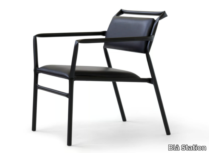 SUPERSTRAW - Leather easy chair with armrests _ Blå Station