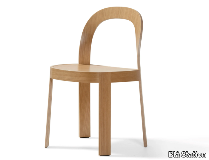 OM-Wooden-chair-Blå-Station-627701-reld84668f1.jpg