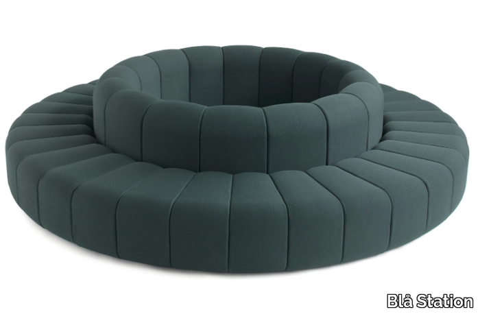 BOB-Curved-sofa-Blå-Station-329219-rel577117a3.jpg