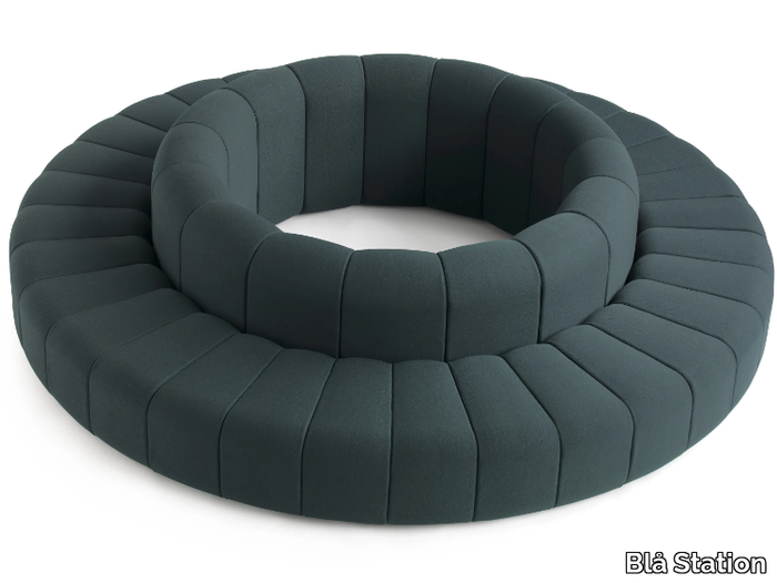 BOB-Curved-sofa-Blå-Station-329219-relfa798cc3.jpg