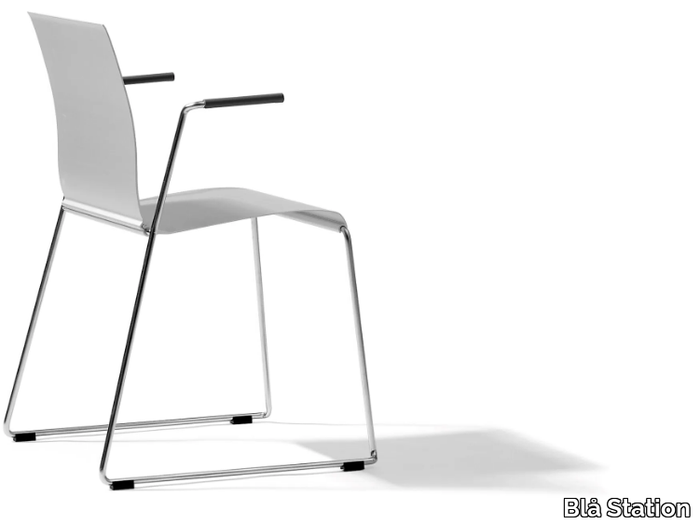 STING-Chair-with-armrests-Blå-Station-158526-relae36a9ef.jpg