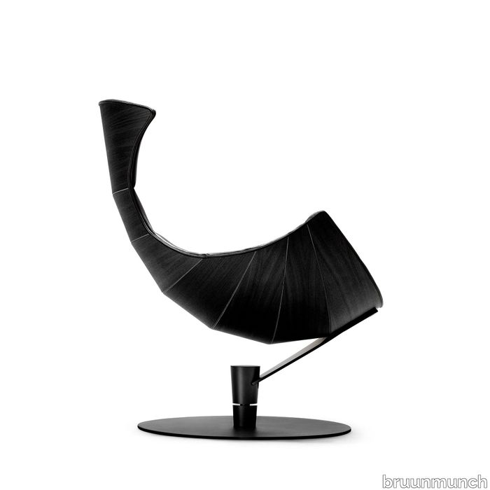 Lobster-Chair-Oak_Black-Lacqured-Black-Base-Side_6abb9060-461d-407a-aeac-9ce74e980f10.jpg?v=1696798057