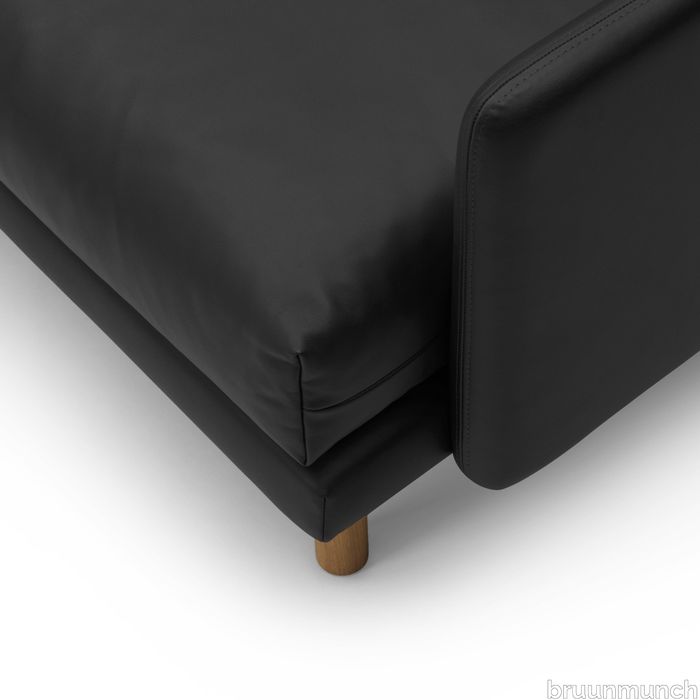 bruunmunch_furniture_Emo_Sofa_Leather_Dakar_Black_Oak_Natural_Detail.jpg?v=1701508523