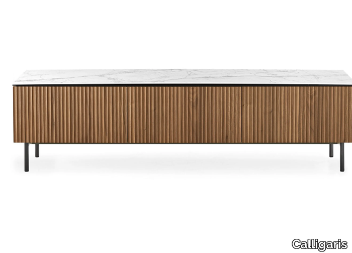 UNIVERSAL - Low wooden TV cabinet with doors _ Calligaris