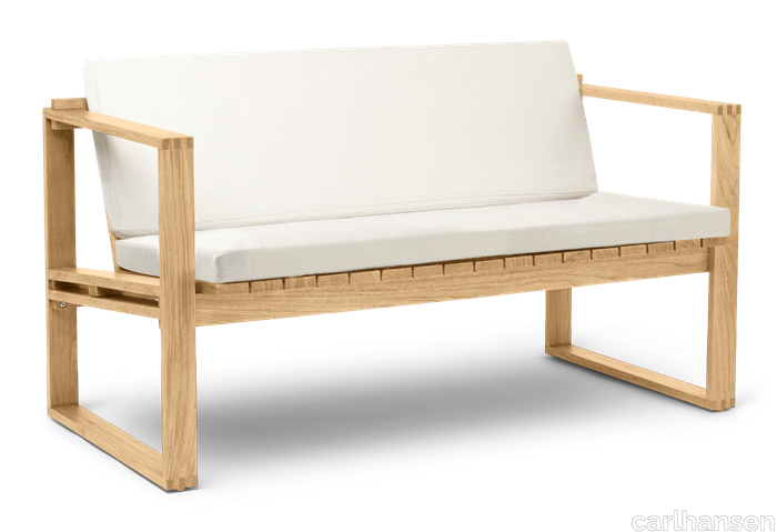 images-BK12 Lounge Sofa-kjaer_bk12-lounge-seating-2_cushion_untreated_teak_side.png