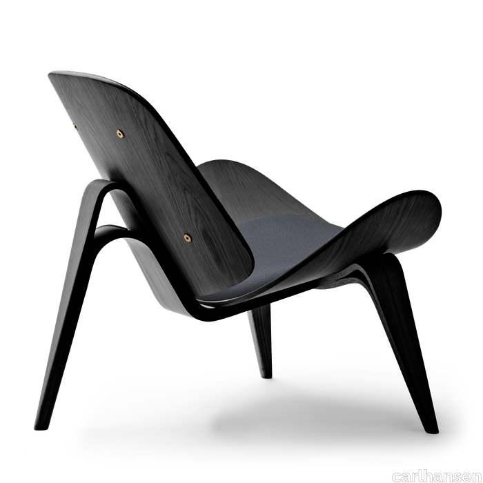 images-CH07 Shell Chair-skalstolen-eg-sortmalet-fiord170-back.png