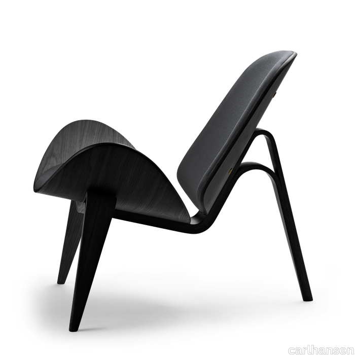 images-CH07 Shell Chair-skalstolen-eg-sortmalet-fiord170-side.png