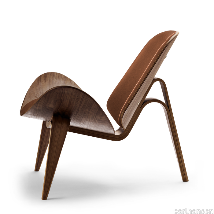 images-CH07 Shell Chair-skalstolen-valnoed-olie-thor307-side.png