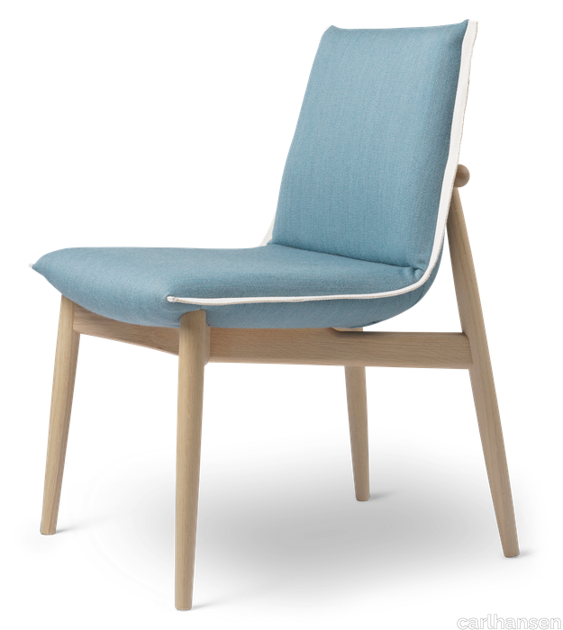 images-E004 Embrace Chair-e004-eg-mood3103-side.png