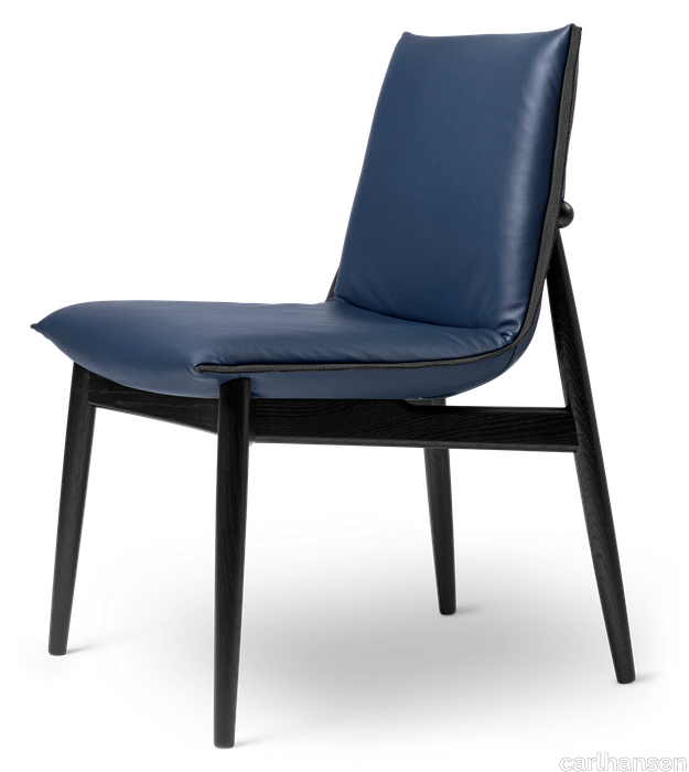 images-E004 Embrace Chair-e004-eg-sortmalet-thor350-side.png