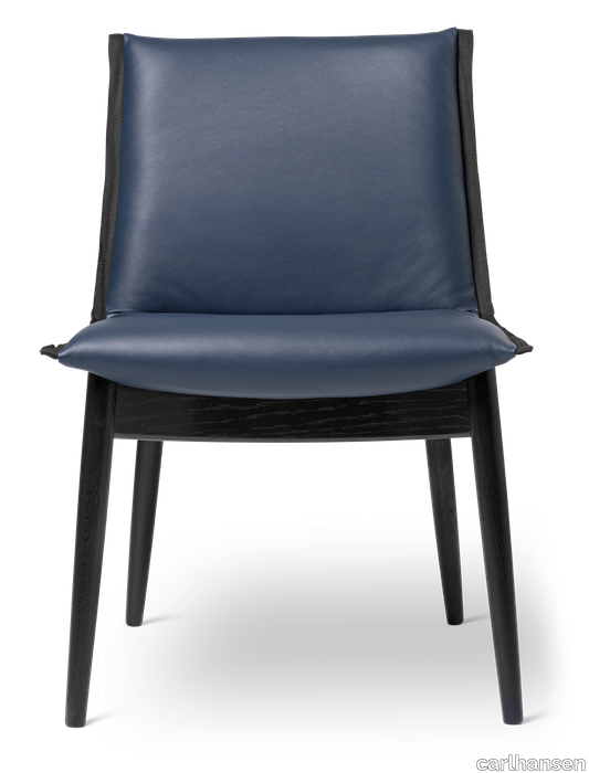 images-E004 Embrace Chair-e004-eg-sortmalet-thor350.png