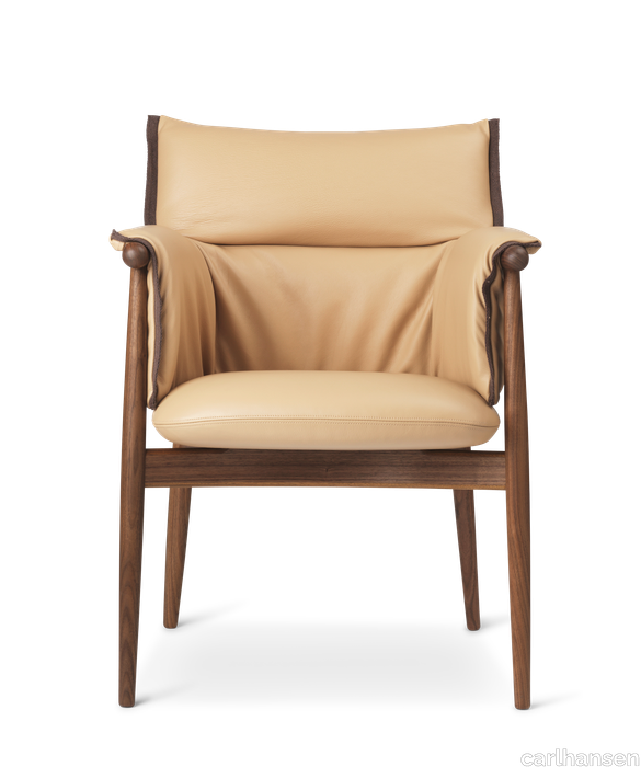 images-E005 Embrace Armchair-eoos_eo15_valnod-laeder_1.png