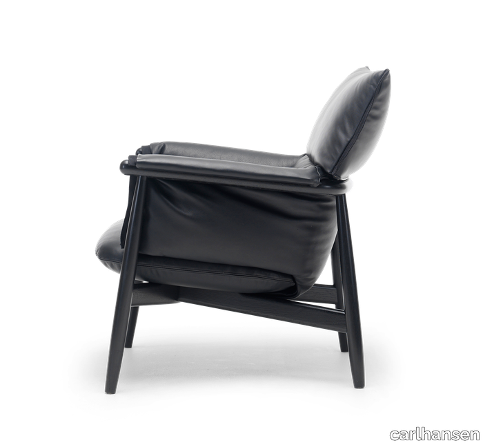 images-E015 Embrace Lounge Chair-e015-embrace-lounge-eg-sortmalet-sif98-side.png