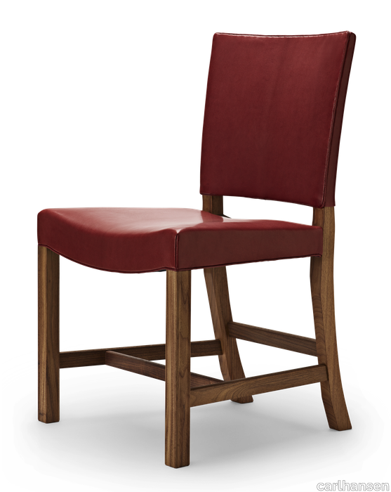 images-KK47510 Medium red chair-den-roede-stol-medium-valnoed-olie-niger-roed-side.png