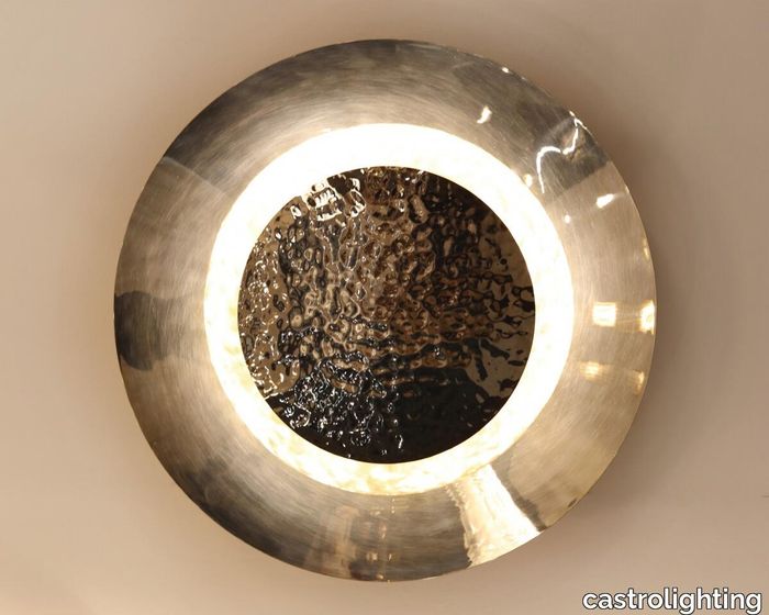 IMM-Cologne-2019-highlights-castro-lighting-eclipse-wall-lamp-light-gold-plated-brass.jpg